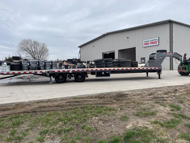 2025 Midsota 102 x 36 FBHB36 GN Hydraulic Tail 102x36ft 12K axles Deckover Trailer