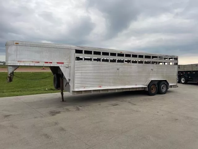 1998 Featherlite 24ft Aluminum Livestock Trailer