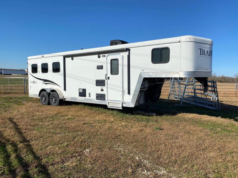 2016 Bison Trailers Trail Boss Horse Trailer 2016 Bison Trailers Trail Boss Horse Trailer