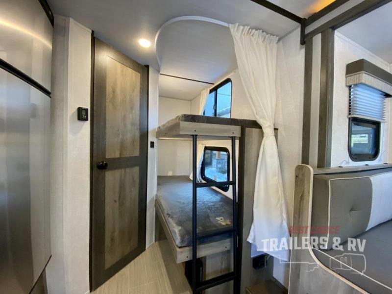 new Travel Trailers Forest River Surveyor Legend for sale, in Irwin, PA Thumbnail 19