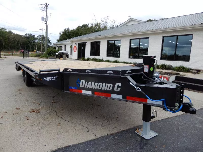 Diamond C 8.5x22' Equipment w/5' Dove & Max Ramps DEC207 2026