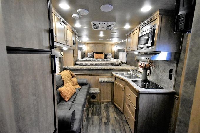 2021 Merhow Trailers 8310 Stampede Horse Trailer 2021 Merhow Trailers 8310 Stampede Horse Trailer