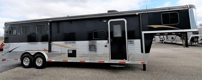 2014 Bison Trailers 8310 Trail Express Horse Trailer 2014 Bison Trailers 8310 Trail Express Horse Trailer
