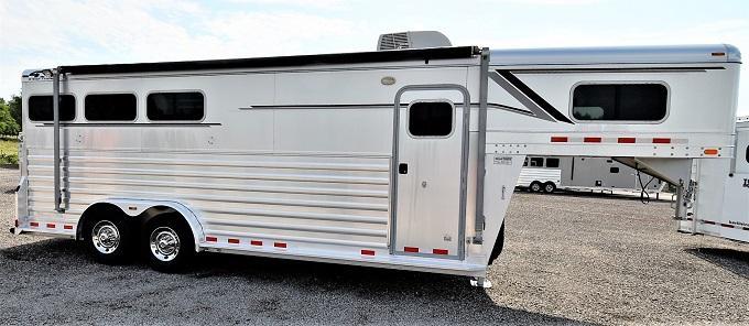 2011 4-Star Trailers GN w/Big Dressing Room Horse Trailer 2011 4-Star Trailers GN w/Big Dressing Room Horse Trailer