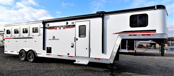 2022 Bison Trailers Silverado 8409B Horse Trailer 2022 Bison Trailers Silverado 8409B Horse Trailer