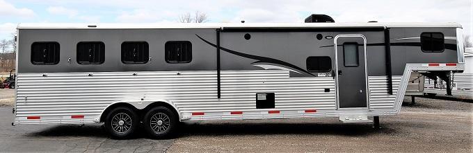 2016 Bison Trailers Laredo 7411 Horse Trailer 2016 Bison Trailers Laredo 7411 Horse Trailer