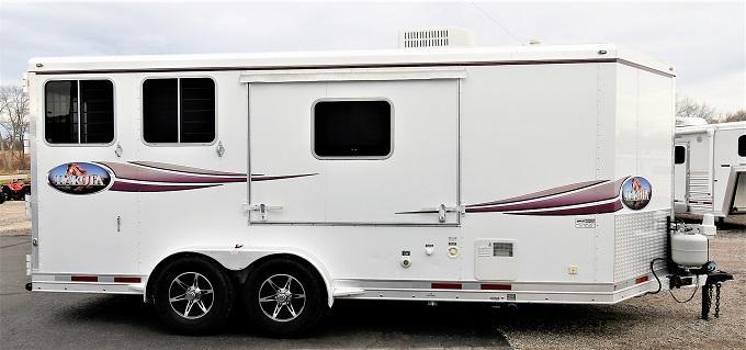 2008 Lakota 213 Hut w/popout Horse Trailer 2008 Lakota 213 Hut w/popout Horse Trailer
