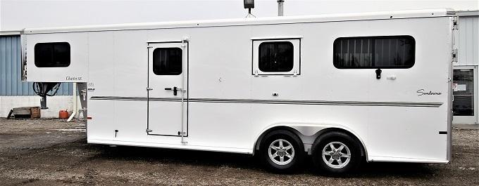 2021 Sundowner Trailers Charter 2+1 GN Horse Trailer 2021 Sundowner Trailers Charter 2+1 GN Horse Trailer