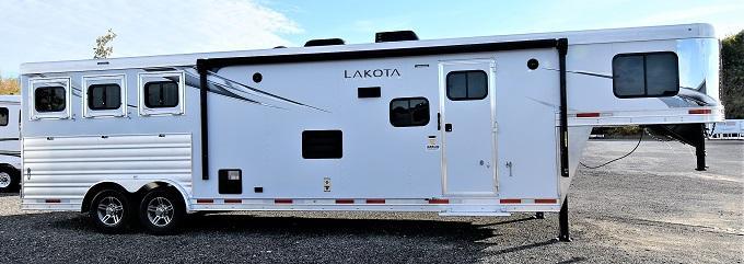 2022 Lakota Charger 8313 RK-S Riser wall sofa Horse Trailer 2022 Lakota Charger 8313 RK-S Riser wall sofa Horse Trailer