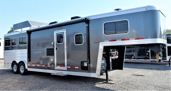 2021 Logan Coach Limited 810 Horse Trailer 2021 Logan Coach Limited 810 Horse Trailer