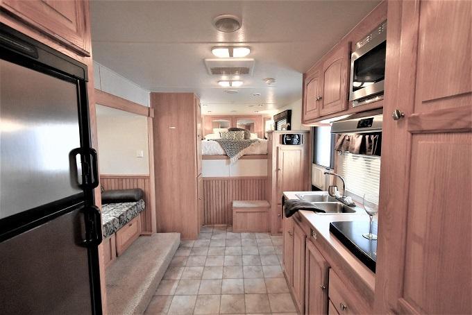 2004 Bison Trailers Alumasport 8310 w/Slideout Horse Trailer 2004 Bison Trailers Alumasport 8310 w/Slideout Horse Trailer