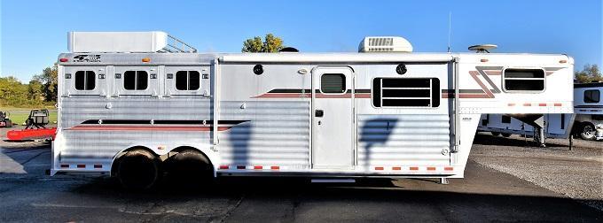 2003 4-Star Trailers 10' Showtime LQ Horse Trailer 2003 4-Star Trailers 10' Showtime LQ Horse Trailer
