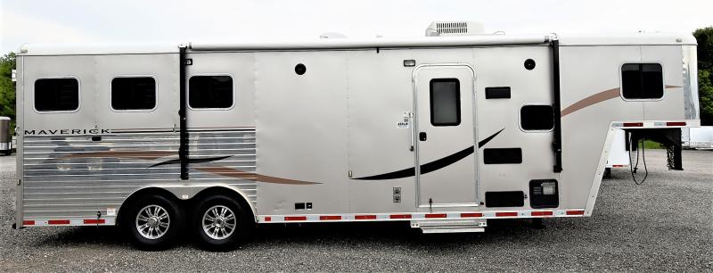 2012 Hoosier Trailers 8311 Maverick Horse Trailer 2012 Hoosier Trailers 8311 Maverick Horse Trailer