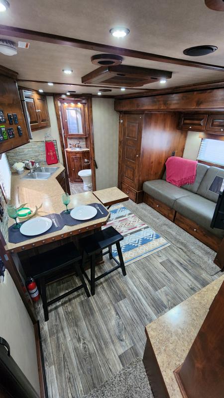 2023 Logan Coach Riot Horse Trailer 2023 Logan Coach Riot Horse Trailer