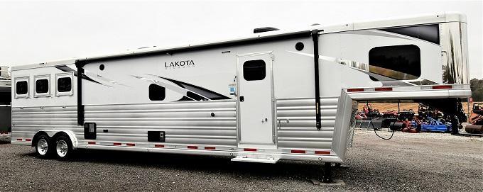 2021 Lakota 8317SR Bighorn Horse Trailer 2021 Lakota 8317SR Bighorn Horse Trailer