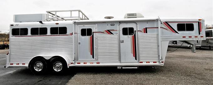 2000 C and C Trailers LQ w/pocket tack Horse Trailer 2000 C and C Trailers LQ w/pocket tack Horse Trailer