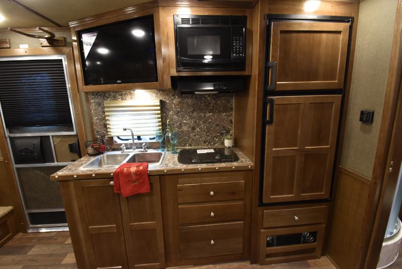 2023 SMC Horse Trailers 8314 SSR Horse Trailer KERLIN TRAILERS