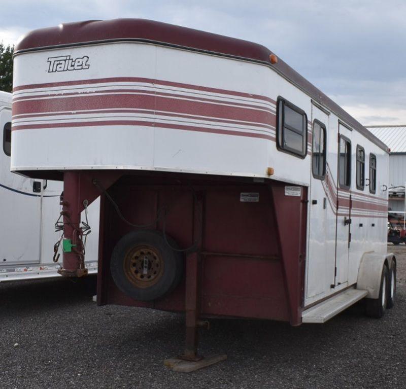 1998 Trail-Et Slant load with Dressing Room Horse Trailer 1998 Trail-Et Slant load with Dressing Room Horse Trailer