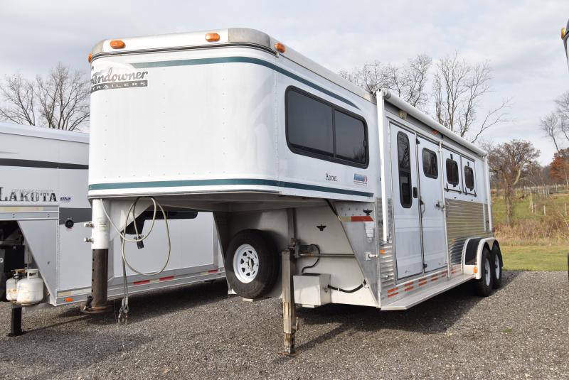 1997 Sundowner Trailers 3H Horse Trailer 1997 Sundowner Trailers 3H Horse Trailer