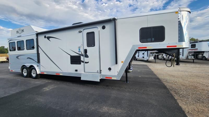2018 Merhow Trailers 8311 Next Gen Horse Trailer 2018 Merhow Trailers 8311 Next Gen Horse Trailer