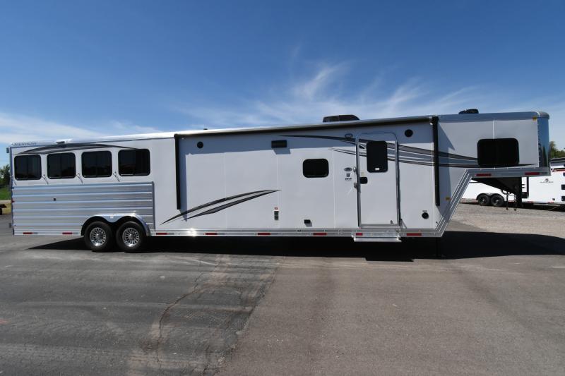 2023 Merhow Trailers Next Generation Horse Trailer 2023 Merhow Trailers Next Generation Horse Trailer