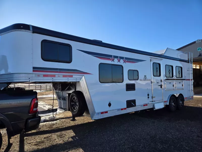 2023 Bison Trailers Silverado (sv8309b) Horse & Livestock