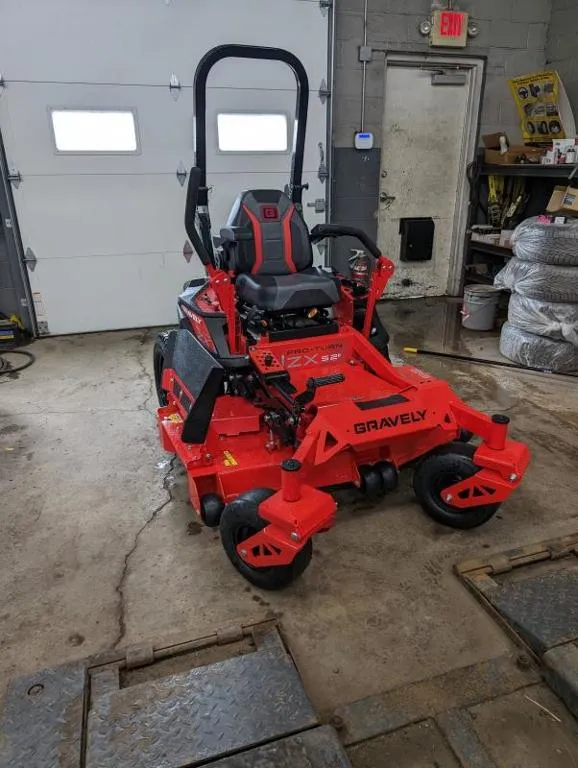 Gravely 52" PRO-TURN® ZX ZERO TURN LAWN MOWER