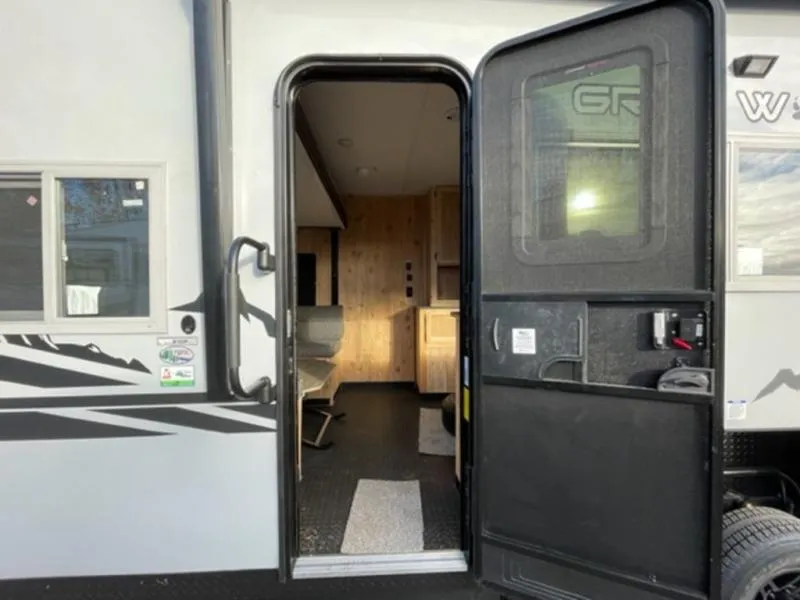 2023 Forest River cherokee grey wolf 21gp