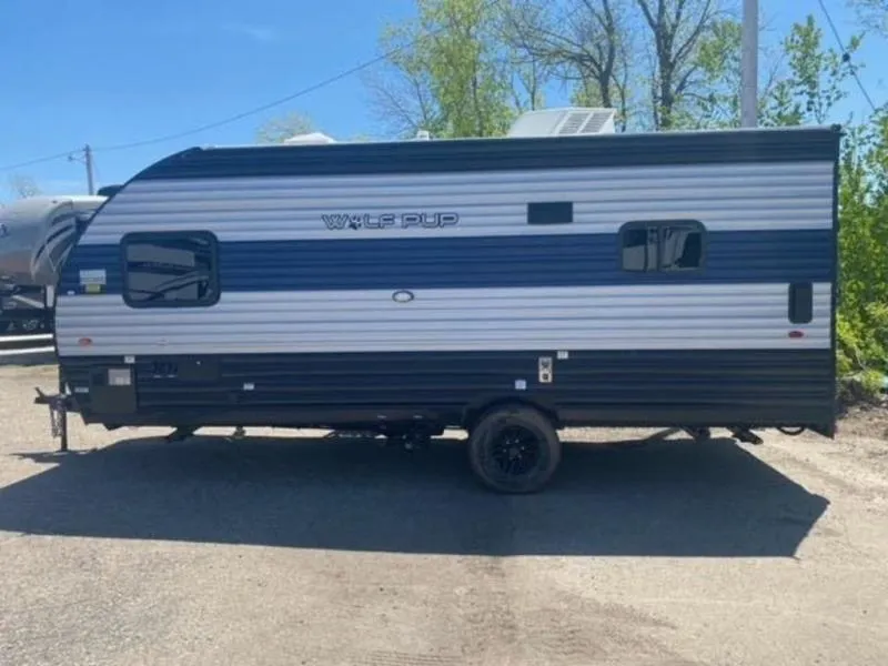 2022 Forest River cherokee wolf pup 18rjb
