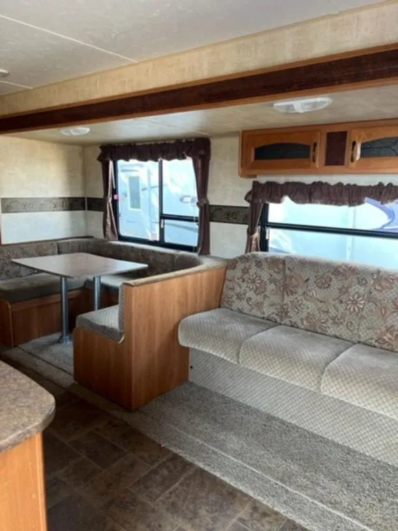 2011 Keystone RV hideout 30bhds