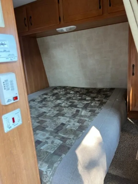 2011 Keystone RV hideout 30bhds