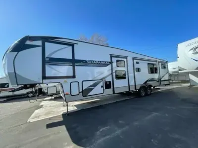 2022 Coachmen Chaparral 373MBRB