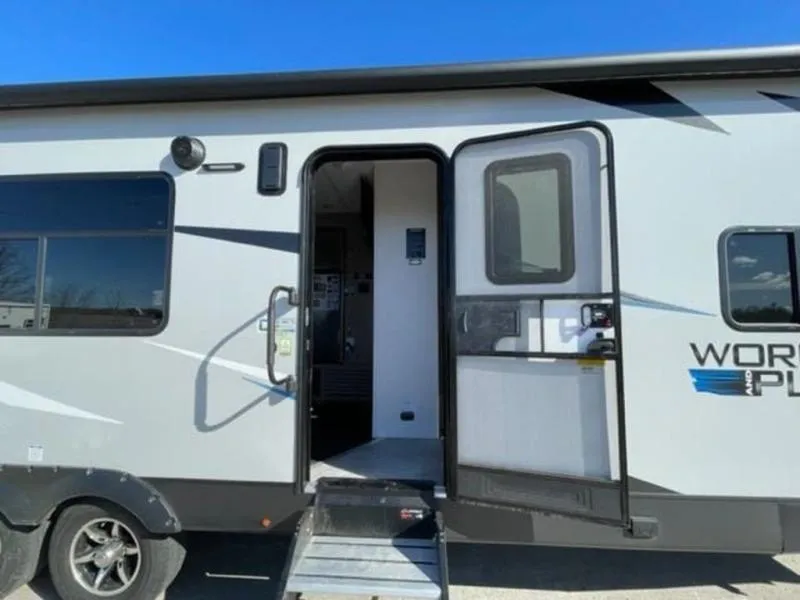 2022 Forest River work and play 27lt
