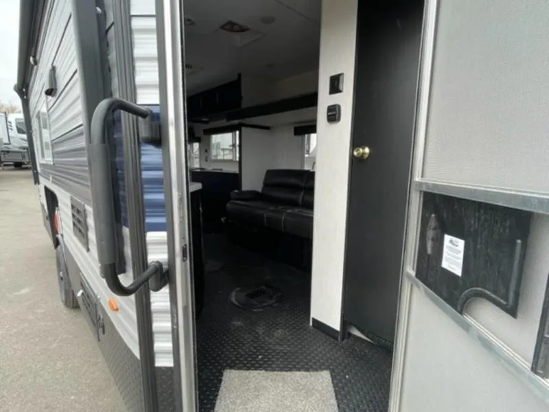 2023 Forest River cherokee grey wolf 16grh