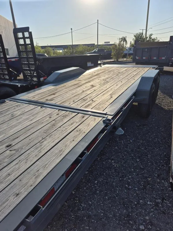 2025 Diamond C Trailers 22X80 HDT208
