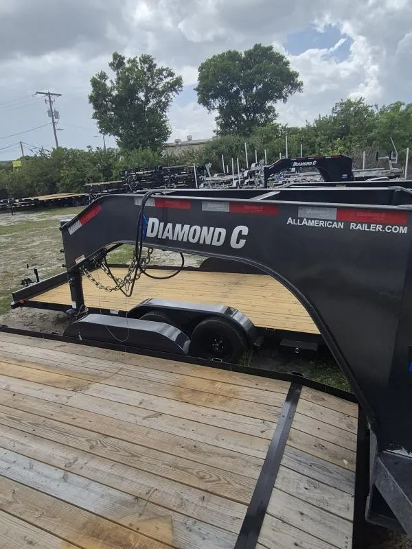 2025 Diamond C Trailers FMAX212 35' HYD DOVE TAIL