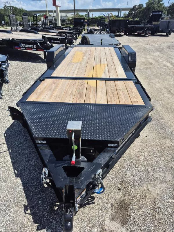 2025 Diamond C Trailers HDT207-20X82