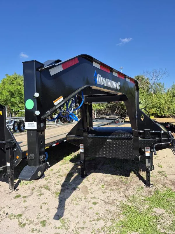 2026 Diamond C Trailers FMAX210MR 25X102