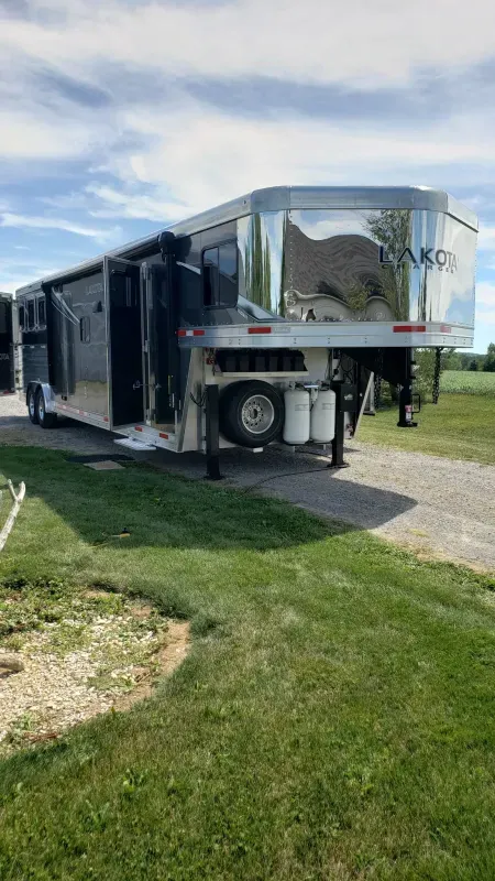 2021 C8315SRB Horse & Livestock