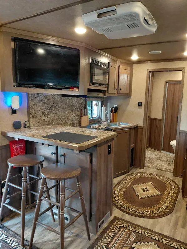 used Horse Trailers Lakota  for sale, in Williston, FL Thumbnail 4