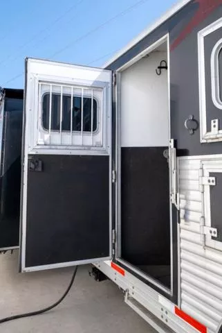 used Horse Trailers Bison Trailers  for sale, in Seguin, TX Thumbnail 7