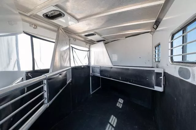 used Horse Trailers Sundowner Trailers  for sale, in Seguin, TX Thumbnail 16