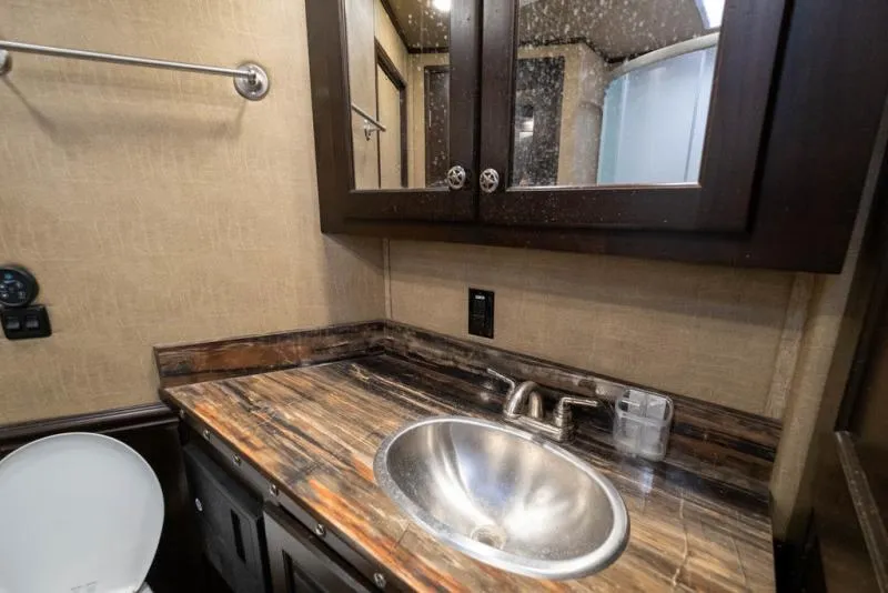 used Horse Trailers Merhow Trailers  for sale, in Seguin, TX Thumbnail 17