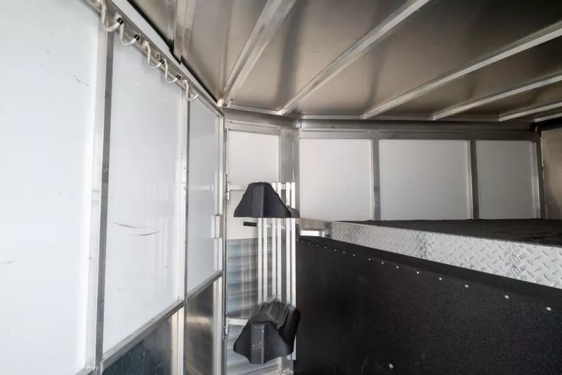 used Horse Trailers Sundowner Trailers  for sale, in Seguin, TX Thumbnail 9