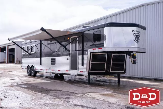 2024 Bison 3 Horse Living Quarters Trailer 