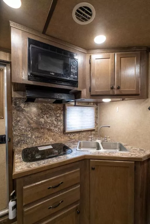 used Horse Trailers Lakota  for sale, in Seguin, TX Thumbnail 21