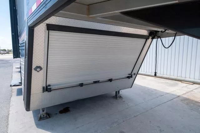 used Horse Trailers Cimarron Trailers  for sale, in Seguin, TX Thumbnail 3