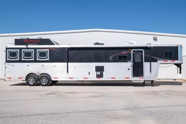 used Horse Trailers Bison Trailers  for sale, in Seguin, TX Thumbnail 2