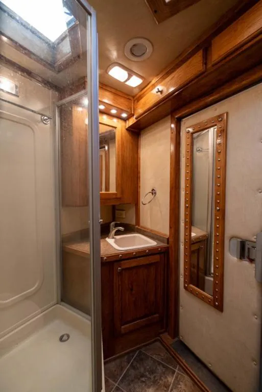 used Horse Trailers Platinum Coach  for sale, in Seguin, TX Thumbnail 29