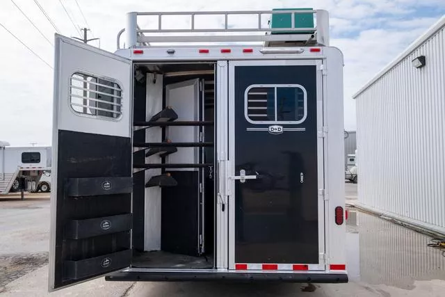 used Horse Trailers Elite Trailers  for sale, in Seguin, TX Thumbnail 13